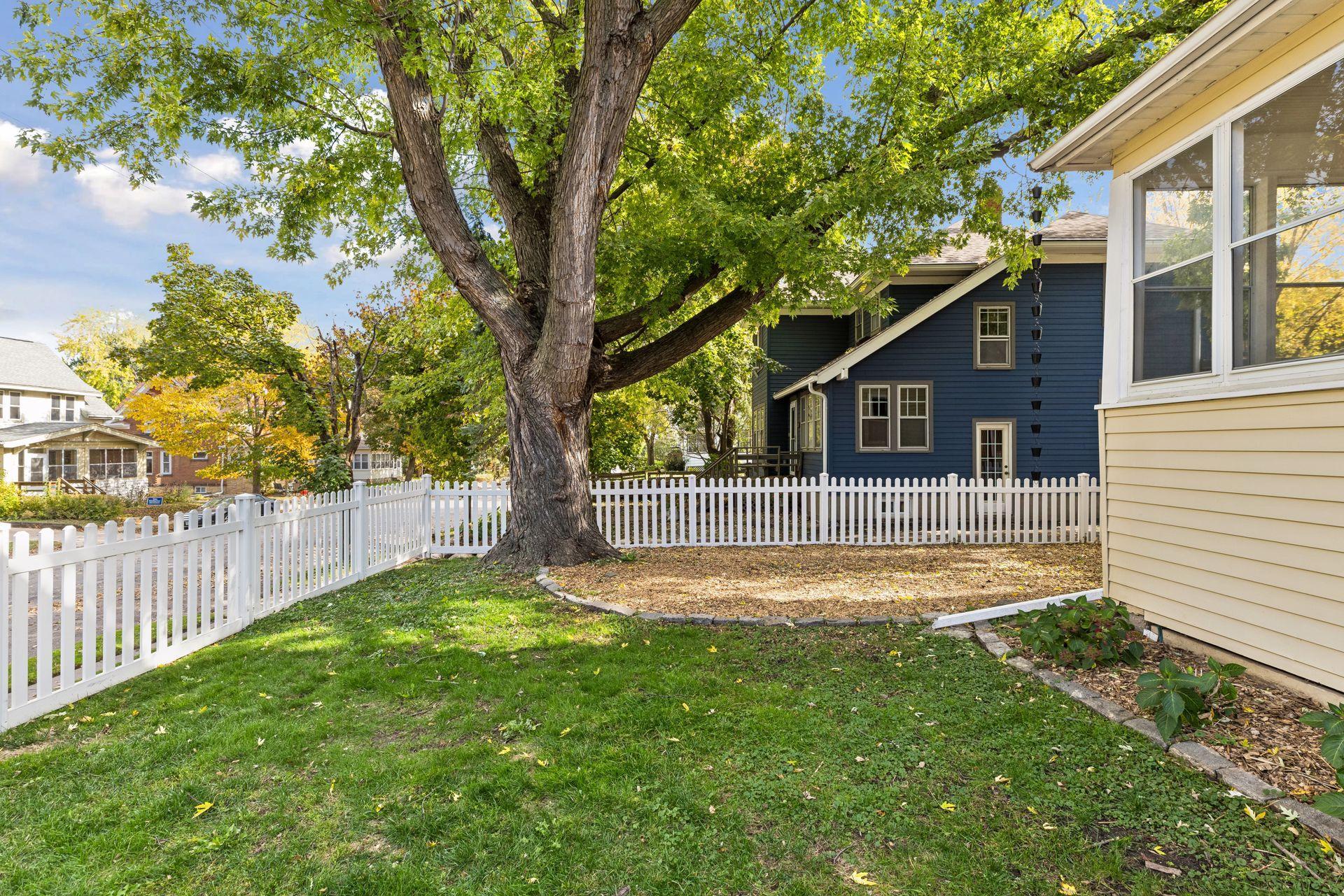 220 Winifred Street W