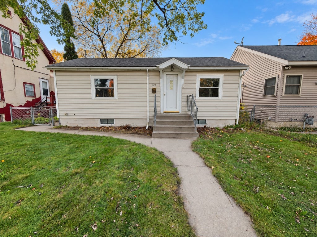 Photo of 1041 17th Avenue S, Saint Cloud, MN 56301 (MLS # 7155174)
