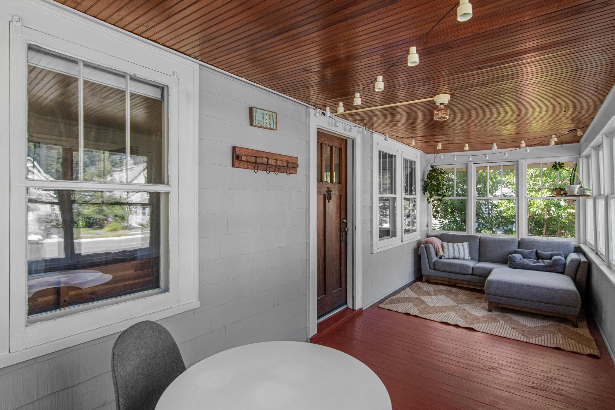 1944 Minnehaha Avenue E