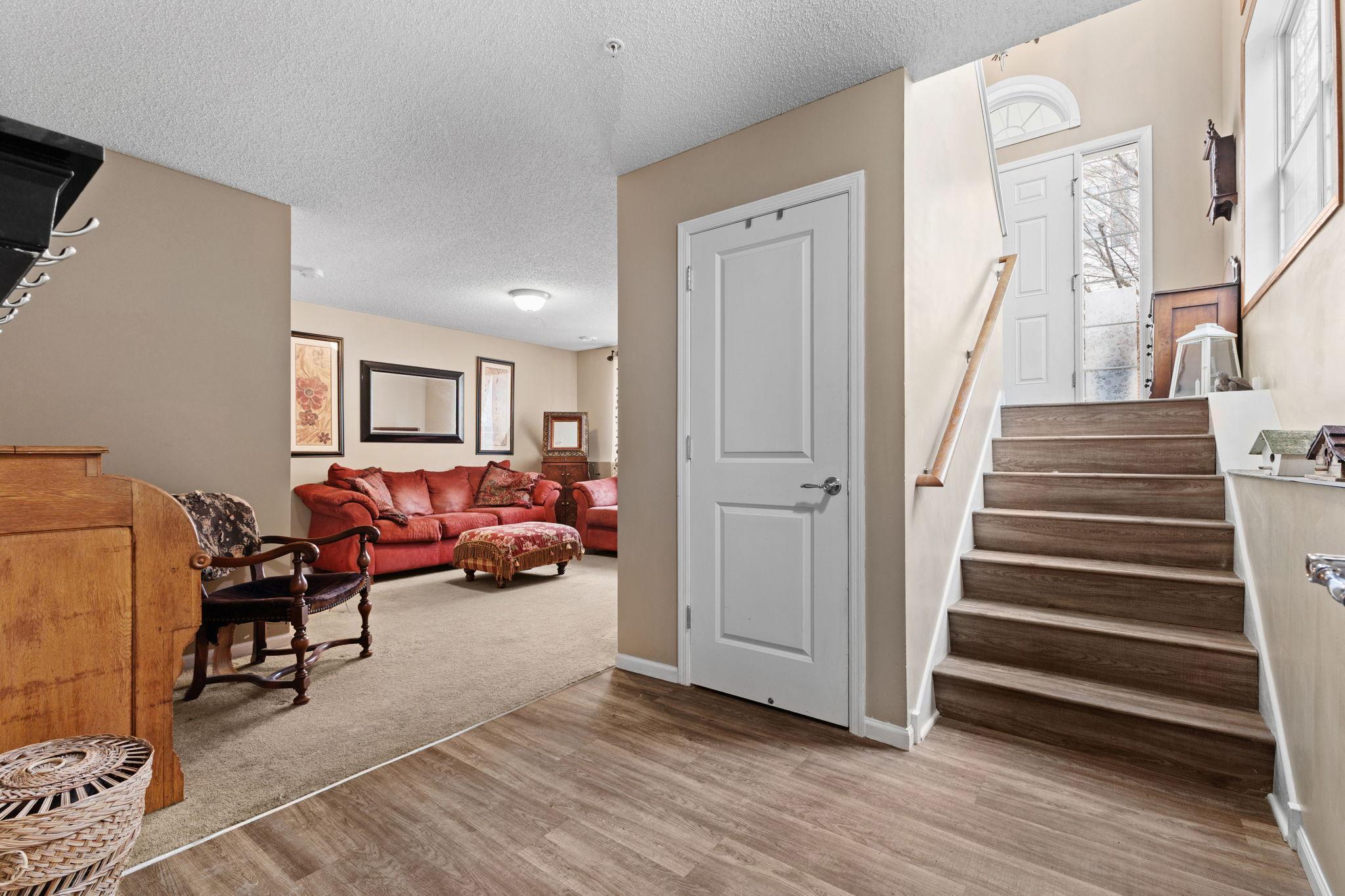 921 Ledgestone Drive