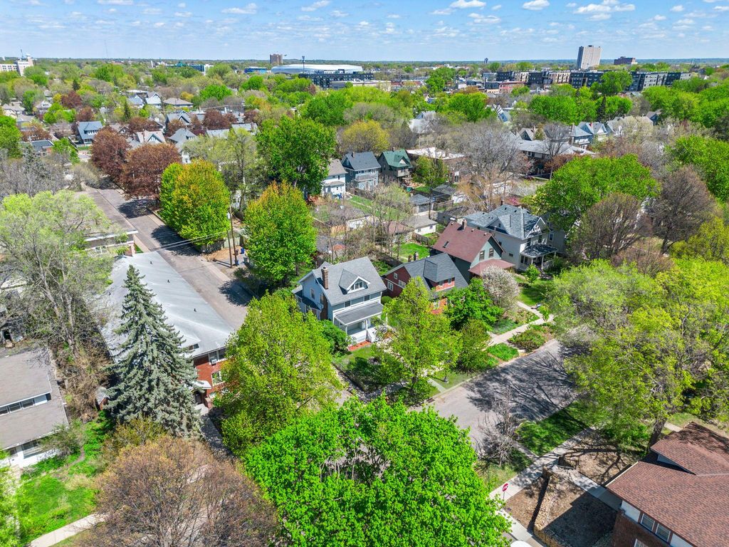 Photo of 1699 Ashland Avenue, Saint Paul, MN 55104 (MLS # 7045309)