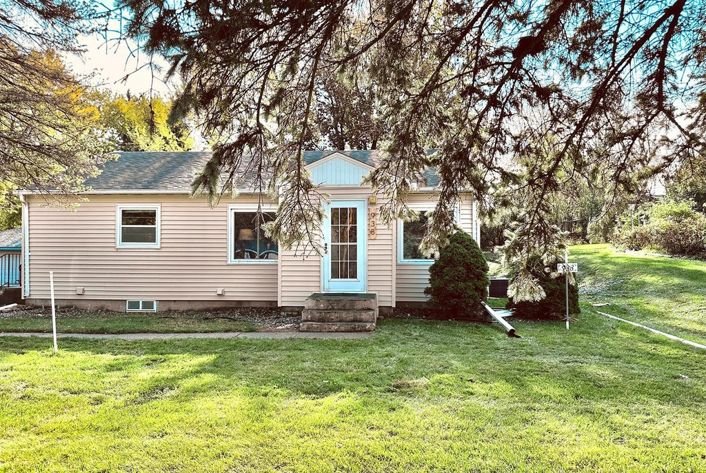Photo of 938 County Road C2 W, Roseville, MN 55113 (MLS # 7166458)