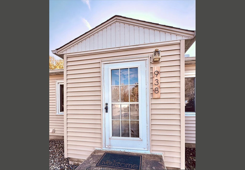 Photo of 938 County Road C2 W, Roseville, MN 55113 (MLS # 7166458)