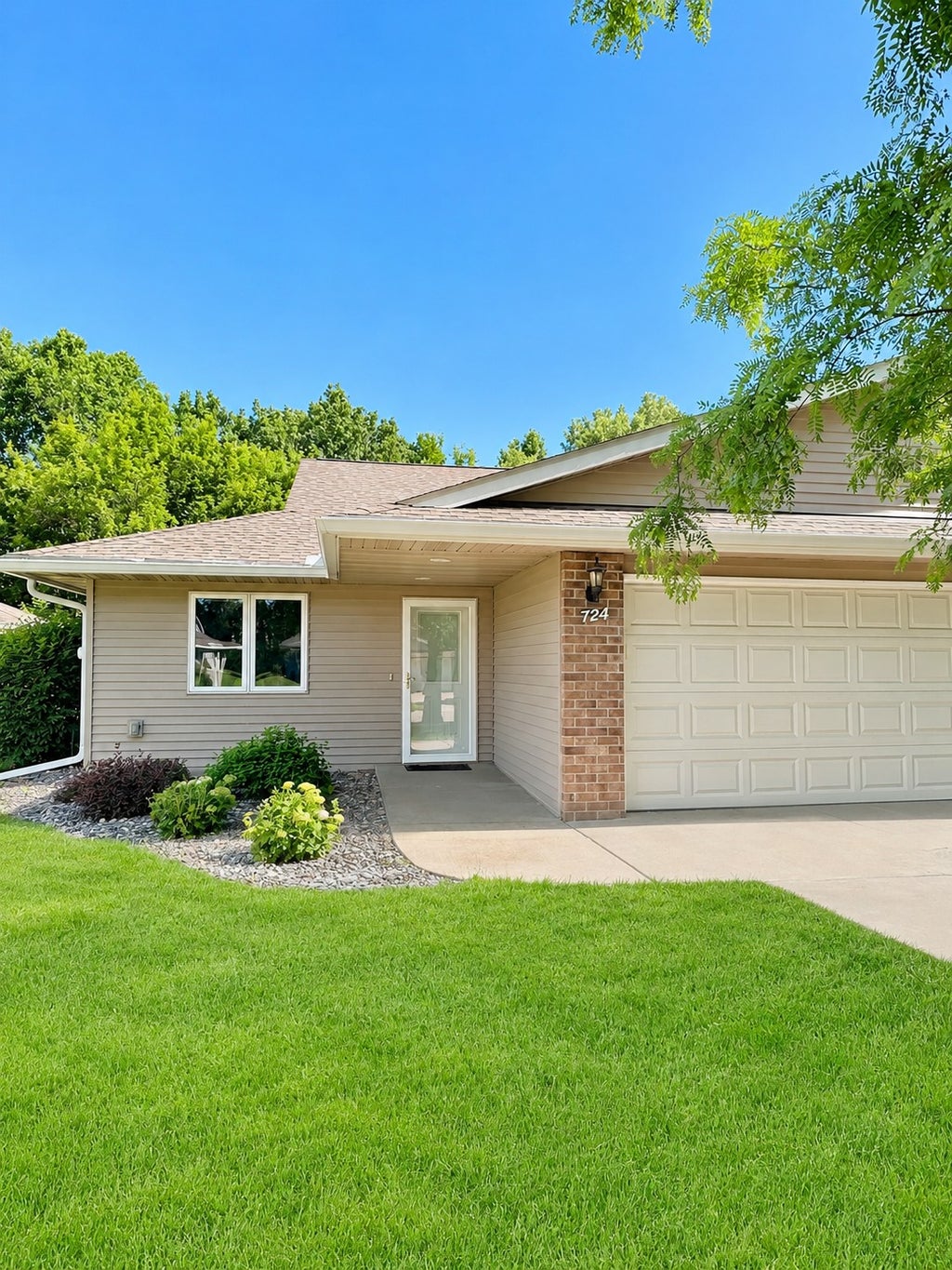Photo of 724 Victoria Court, Stillwater, MN 55082 (MLS # 7096609)