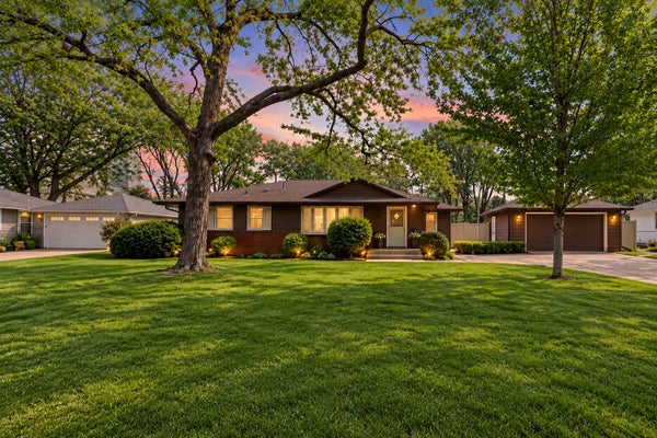 8209 KNOX AVE S, MINNEAPOLIS, MN 55431 - Image e8f96b7f7a4b6a82bb1db32fd2c3eba7/123500466