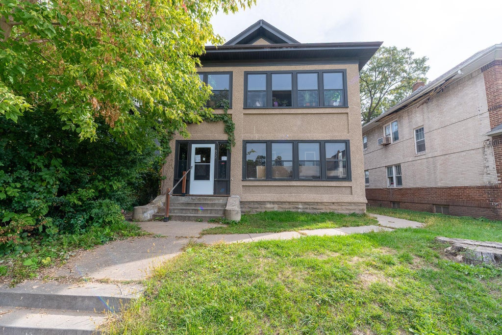 Photo of 822 Penn Avenue N, Minneapolis, MN 55411 (MLS # 7150103)