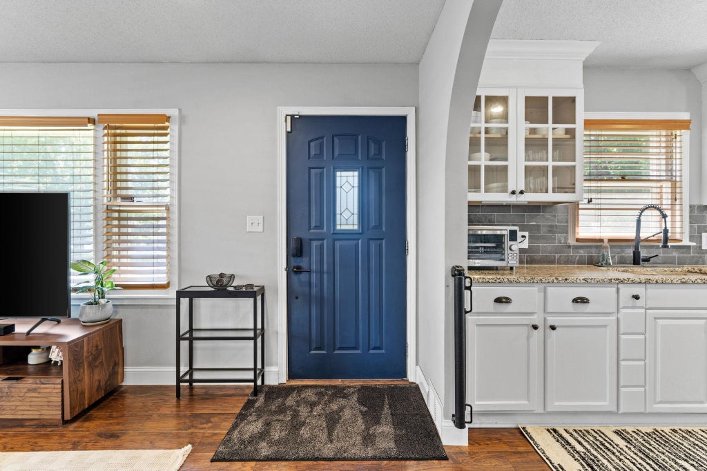 Photo of 547 11th Avenue N, South Saint Paul, MN 55075 (MLS # 7087351)