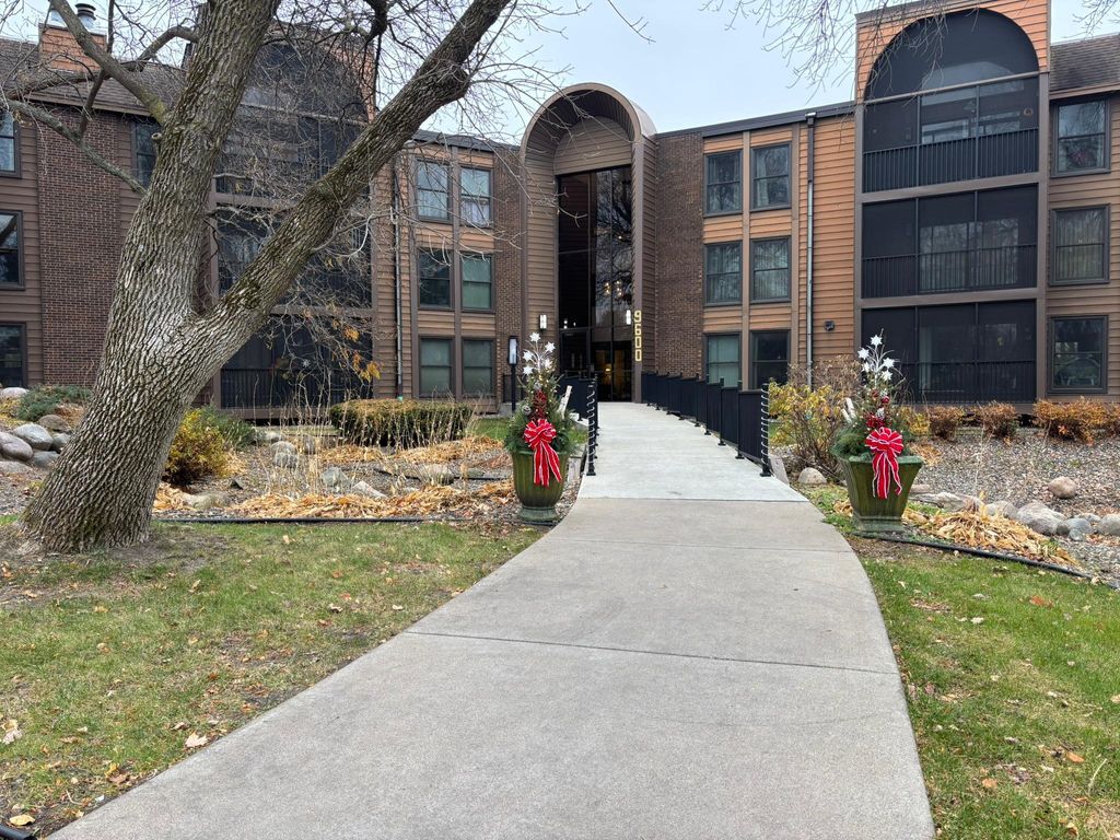 Photo of 9600 Portland Avenue S #107, Bloomington, MN 55420 (MLS # 6815863)