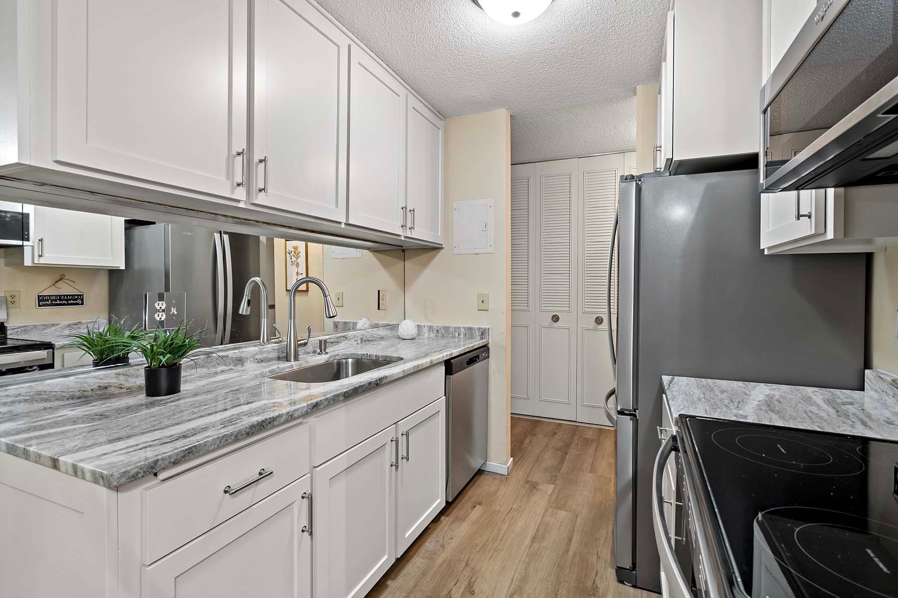 2800 Hamline Avenue N 112