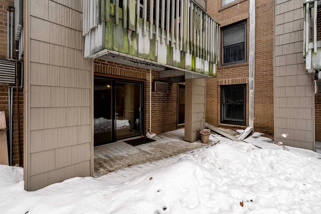 Photo of 2800 Hamline Avenue N #112, Roseville, MN 55113 (MLS # 6821295)