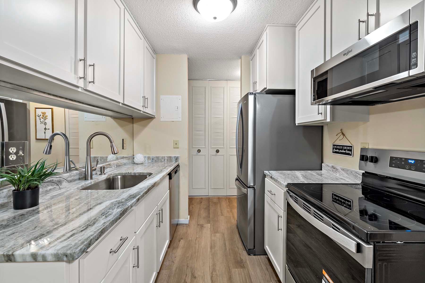 2800 Hamline Avenue N 112