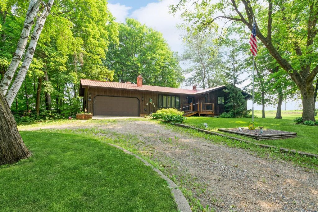 Photo of 2584 County Road 33 SE, Buffalo, MN 55313 (MLS # 7002928)