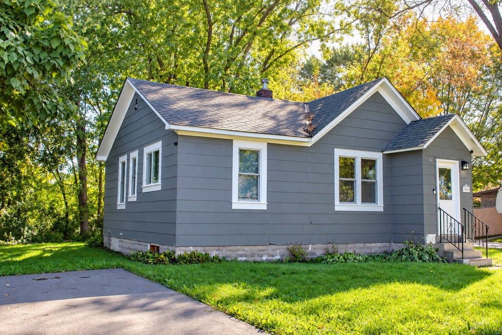 Photo of 1960 Ide Street, Maplewood, MN 55109 (MLS # 7159638)