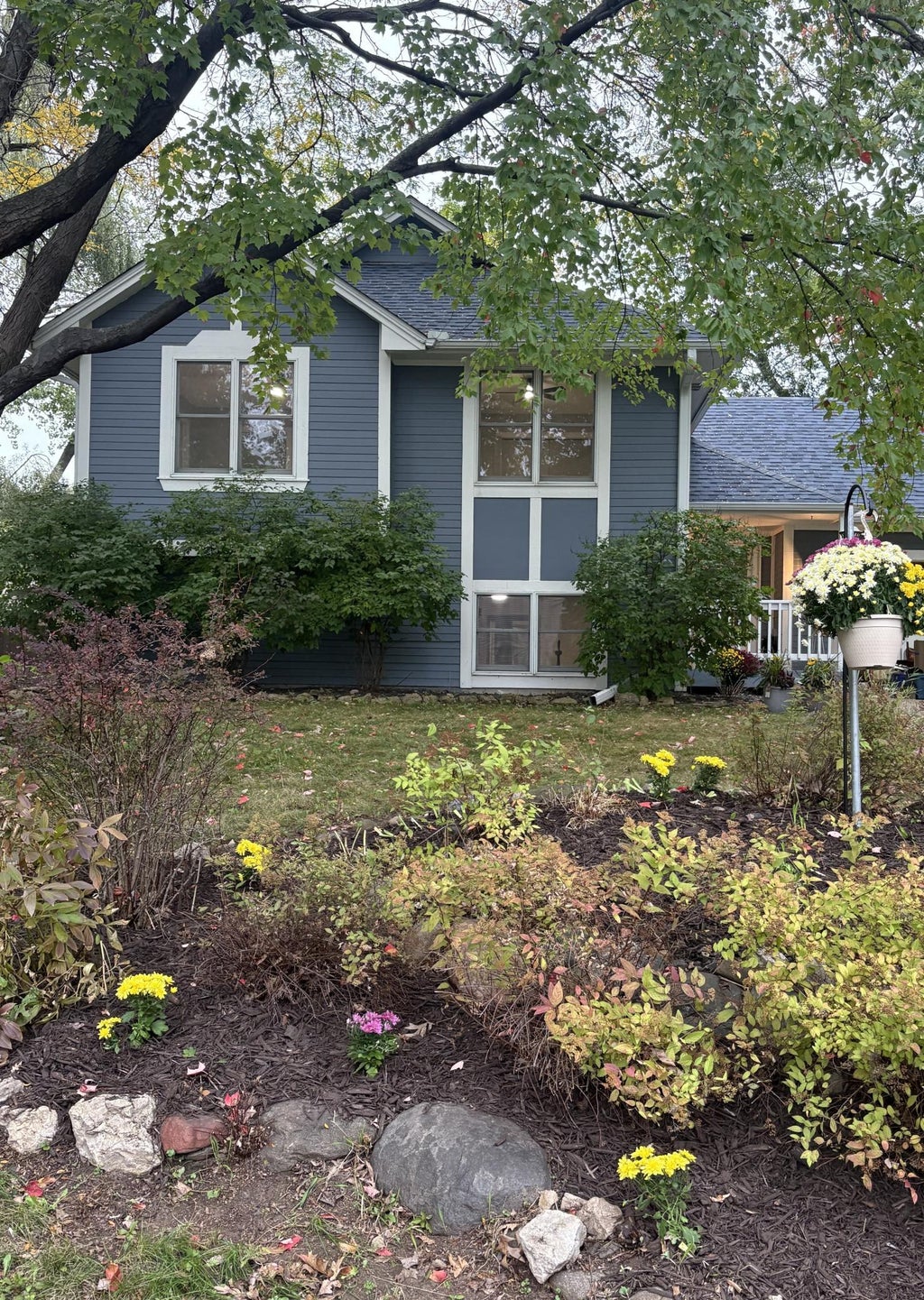 Photo of 2365 Hillwood Drive E, Maplewood, MN 55119 (MLS # 7151207)