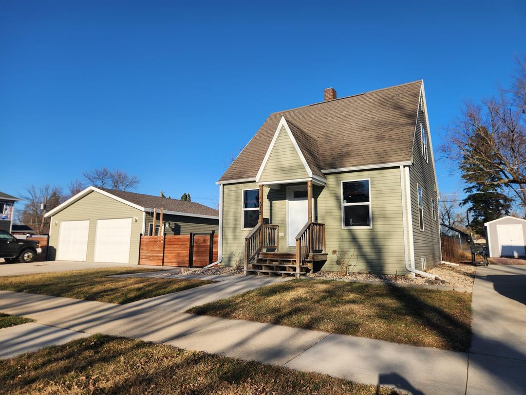 Photo of 515 5th Avenue SW, Pipestone, MN 56164 (MLS # 7046718)