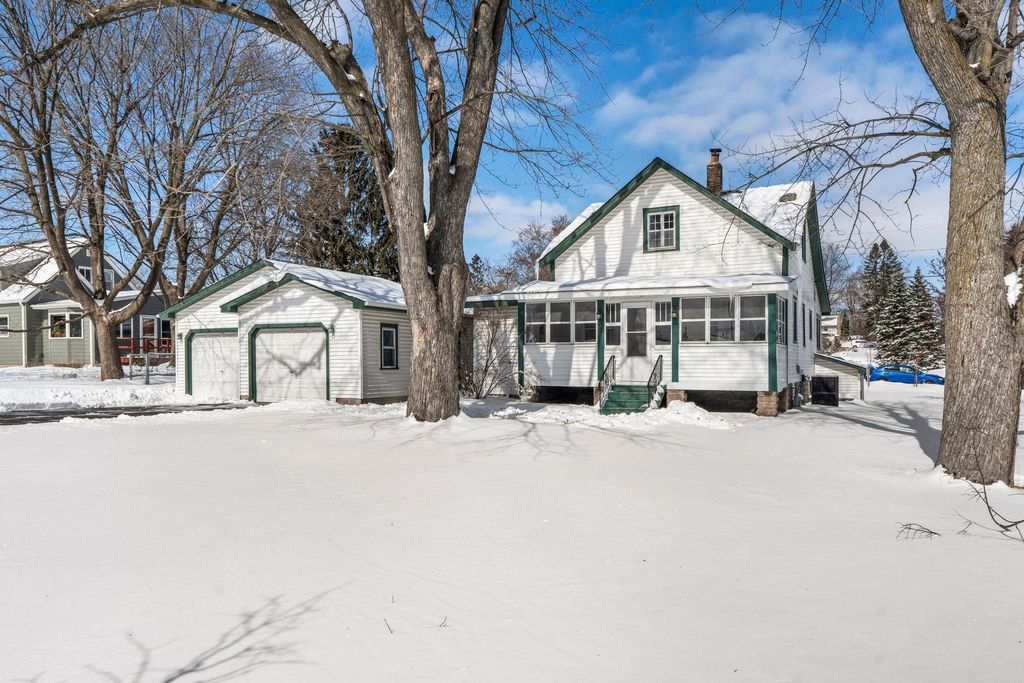 Photo of 1083 Gordon Avenue, Maplewood, MN 55109 (MLS # 7033783)