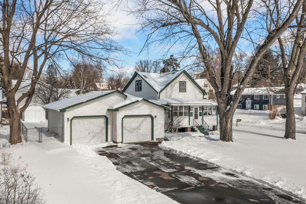 Photo of 1083 Gordon Avenue, Maplewood, MN 55109 (MLS # 7033783)