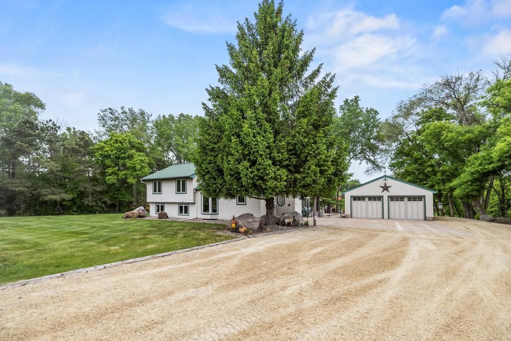 Photo of 2511 Carver Avenue E, Maplewood, MN 55119 (MLS # 6724602)