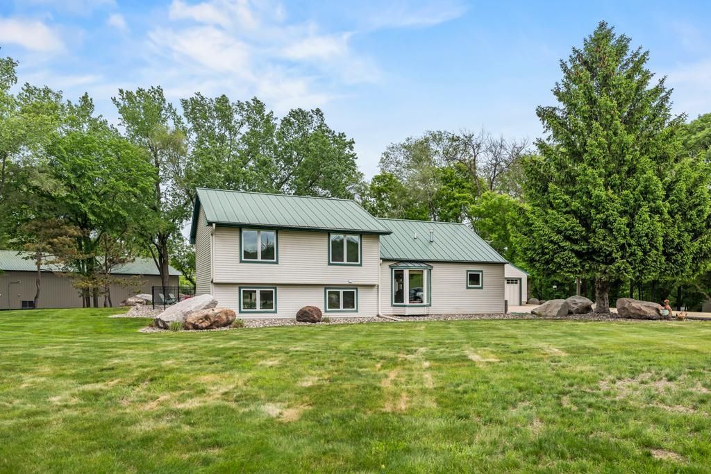 Photo of 2511 Carver Avenue E, Maplewood, MN 55119 (MLS # 6724602)