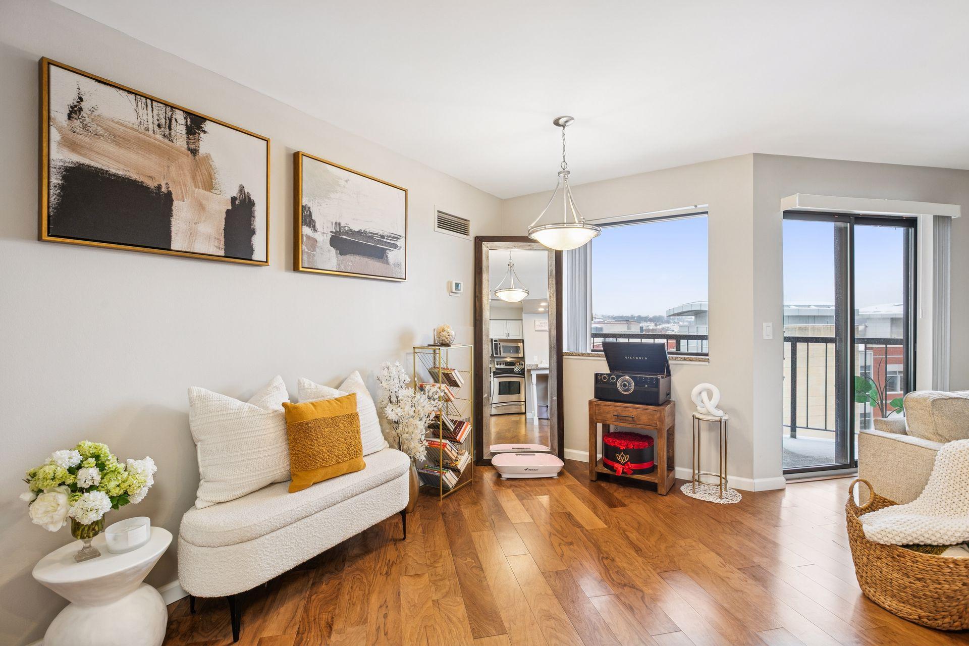 78 10th Street E 1710