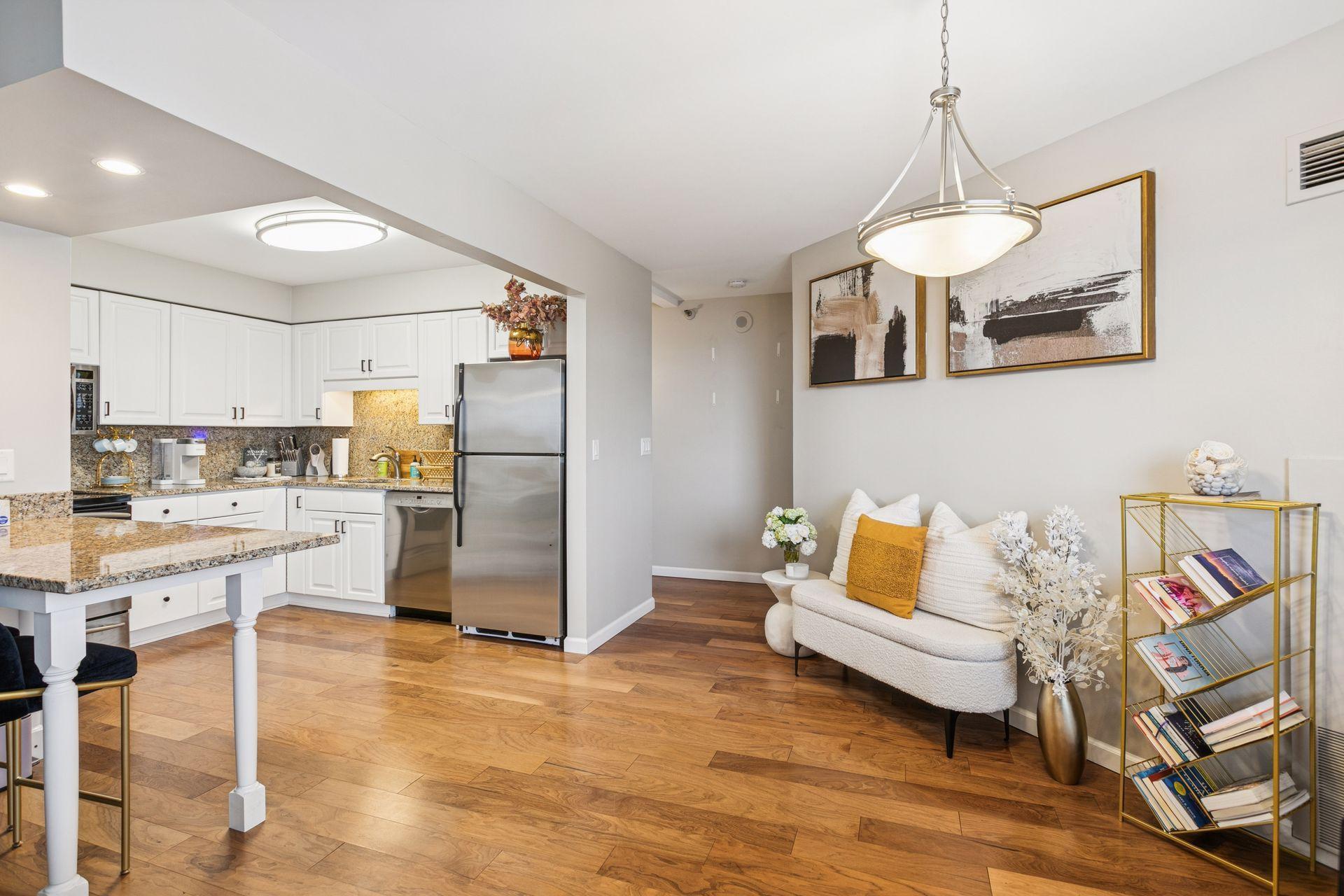 78 10th Street E 1710