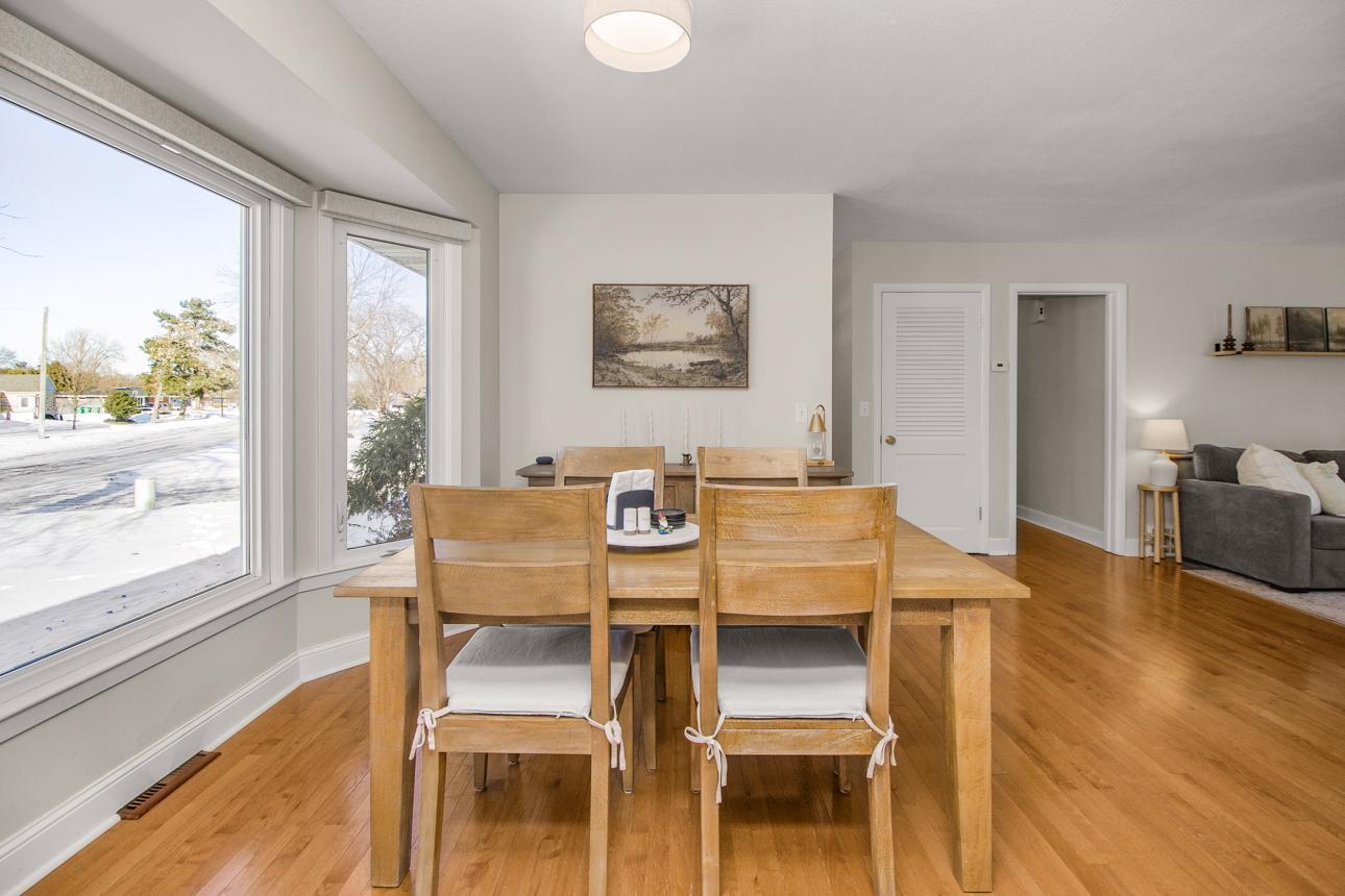 2945 Aquila Avenue S