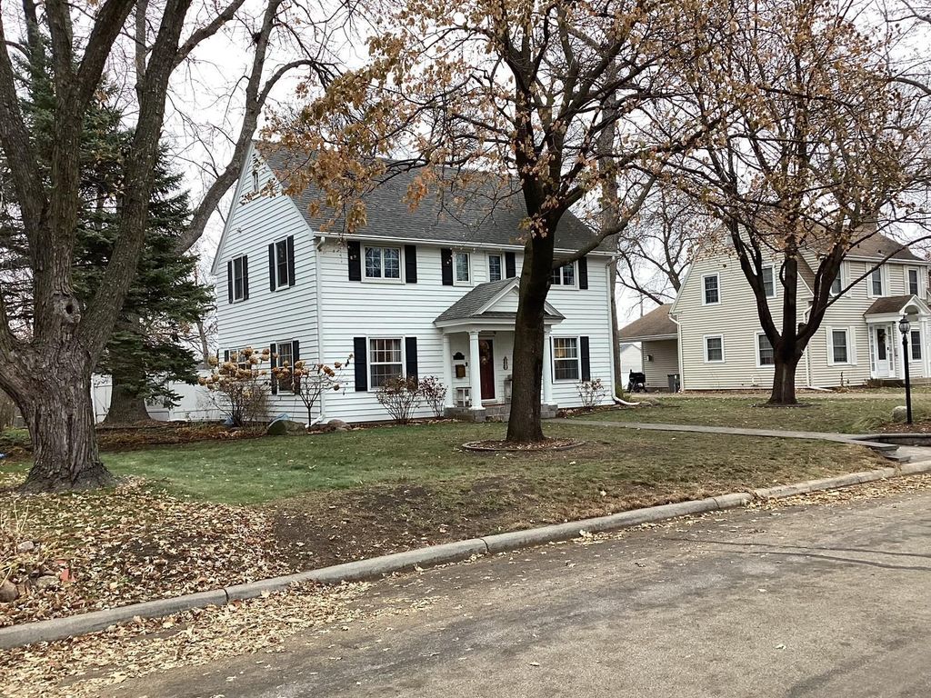 Photo of 210 Lee Place, Albert Lea, MN 56007 (MLS # 6822050)