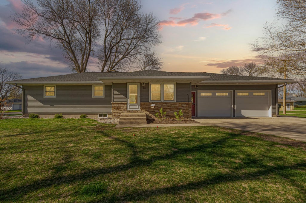 Photo of 818 Lincoln Avenue, Gaylord, MN 55334 (MLS # 7095857)
