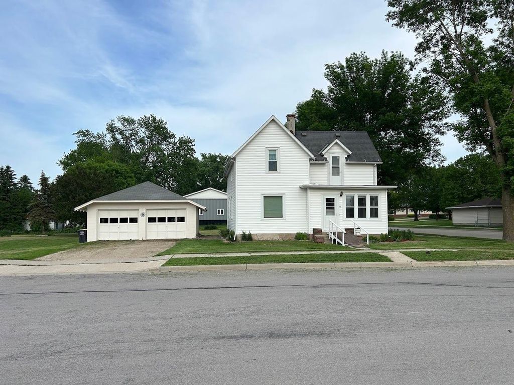 Photo of 10 Park Street N, Fairfax, MN 55332 (MLS # 7082778)
