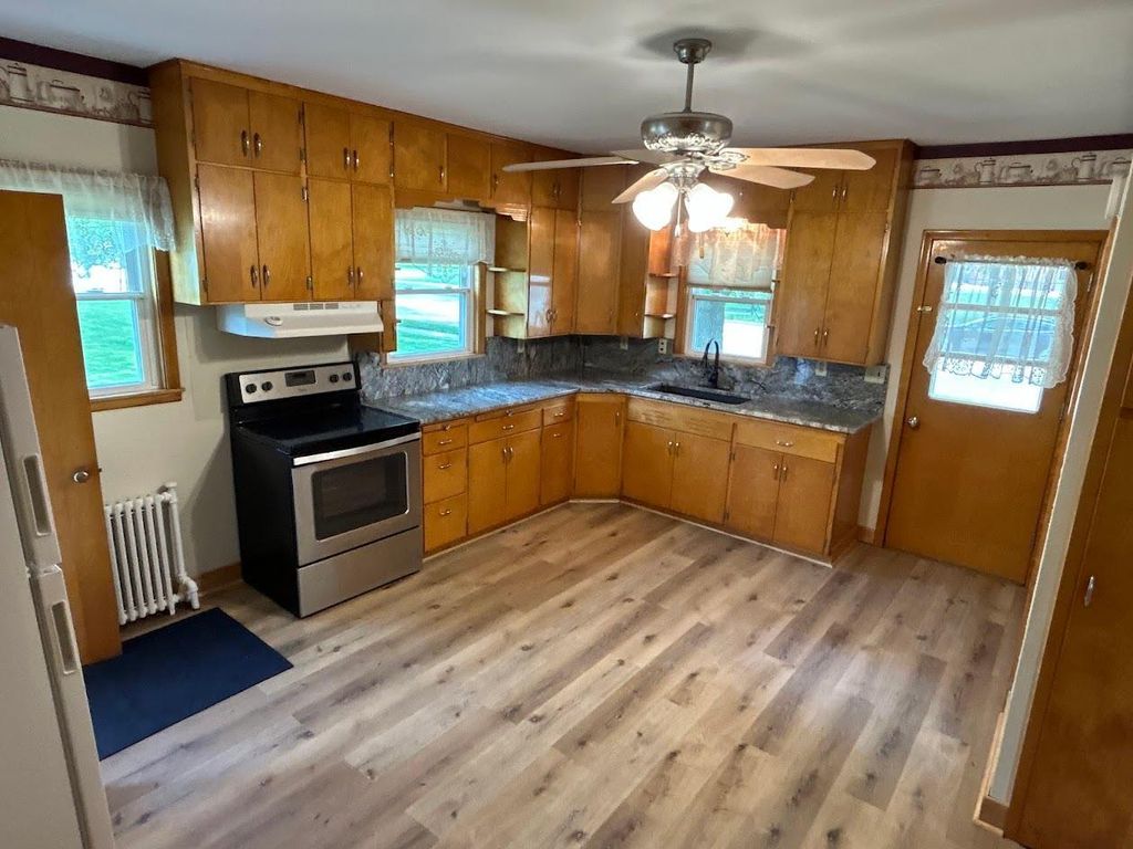 Photo of 10 Park Street N, Fairfax, MN 55332 (MLS # 7082778)