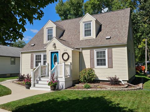 Photo of 203 3rd Avenue E, Lamberton, MN 56152 (MLS # 6790033)