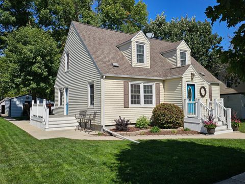 Photo of 203 3rd Avenue E, Lamberton, MN 56152 (MLS # 6790033)
