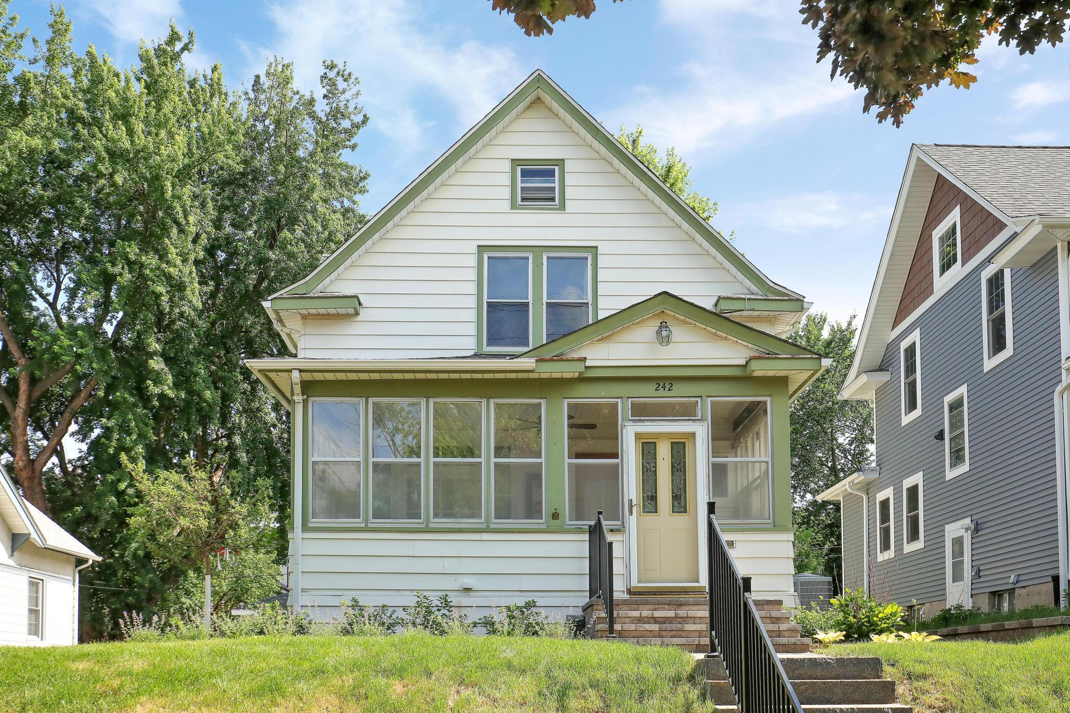 242 Baker Street W