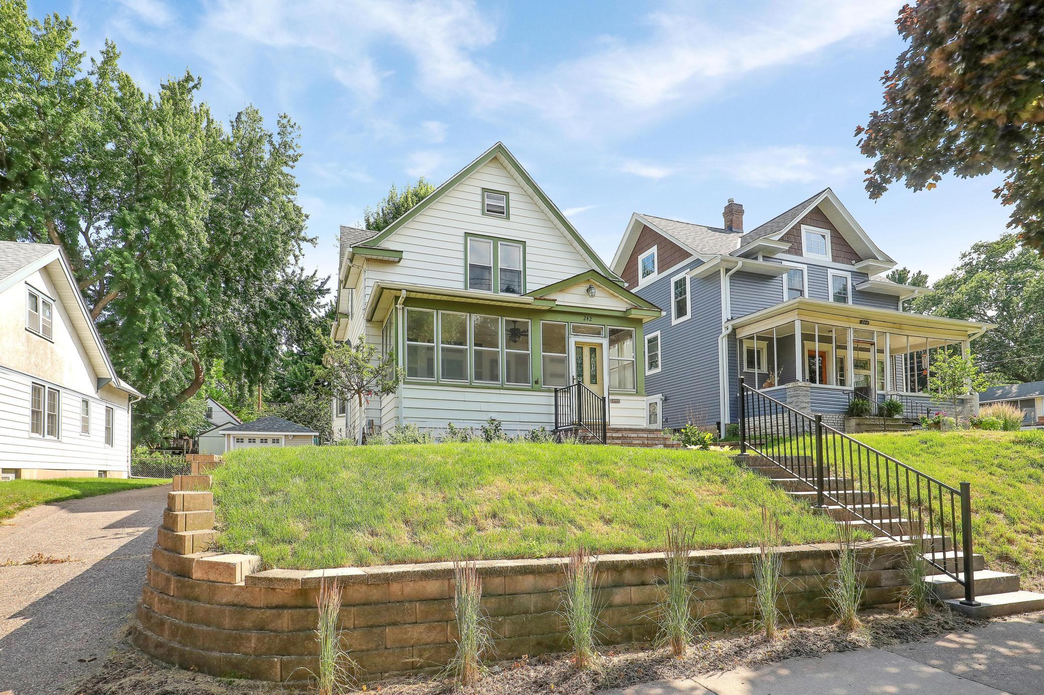 242 Baker Street W