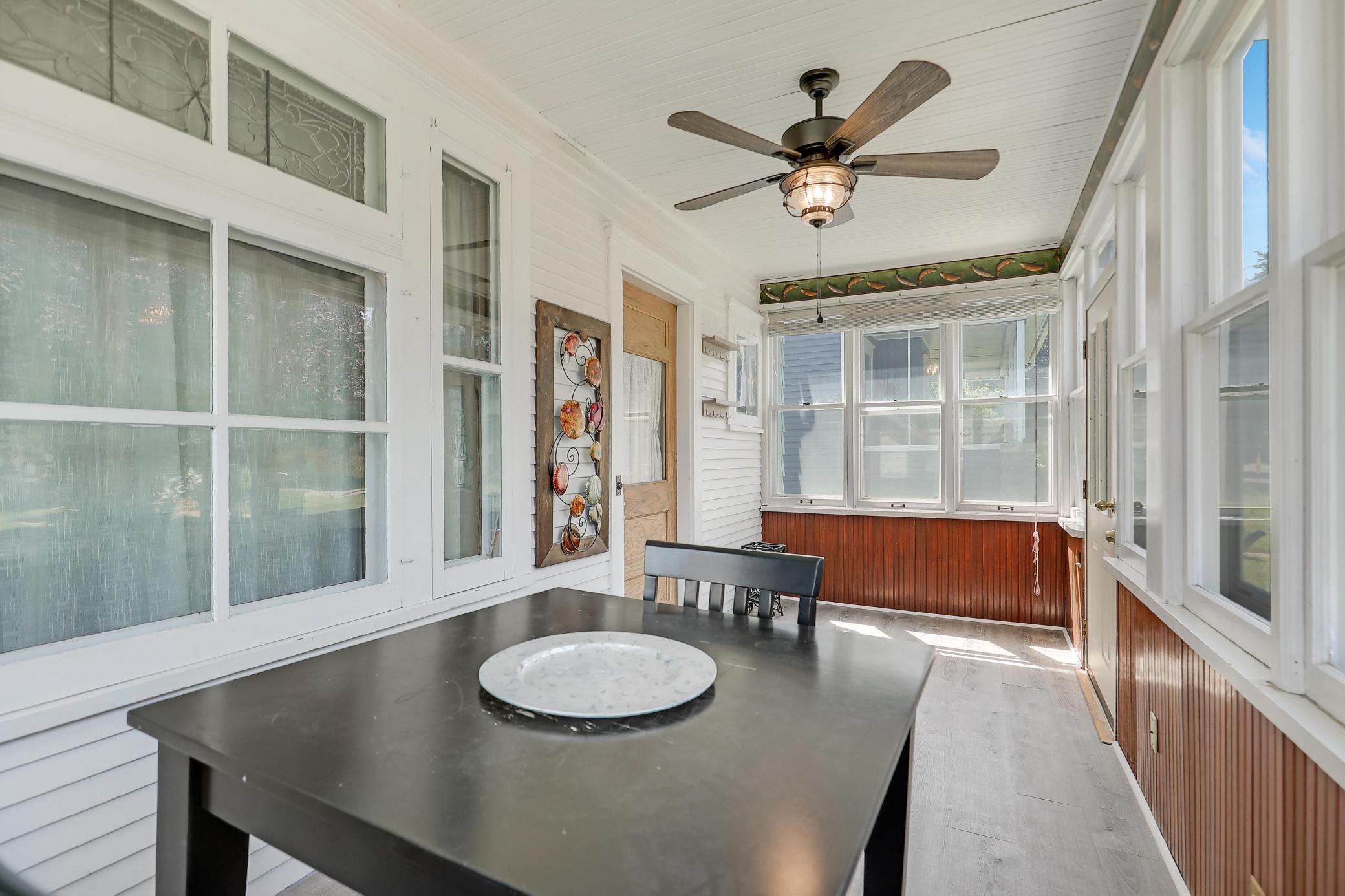 242 Baker Street W