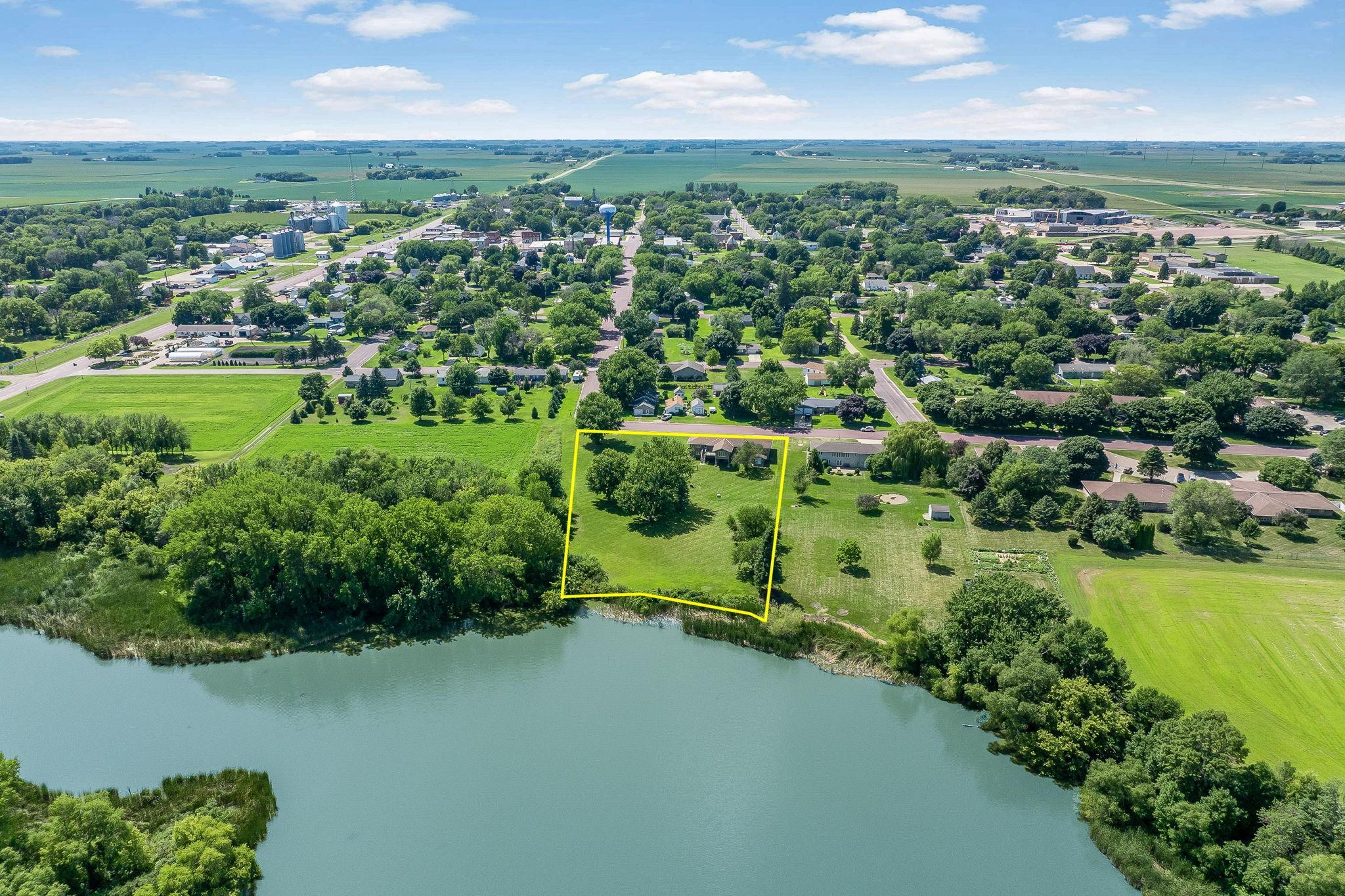 326 Fox Lake Avenue - Photo 4