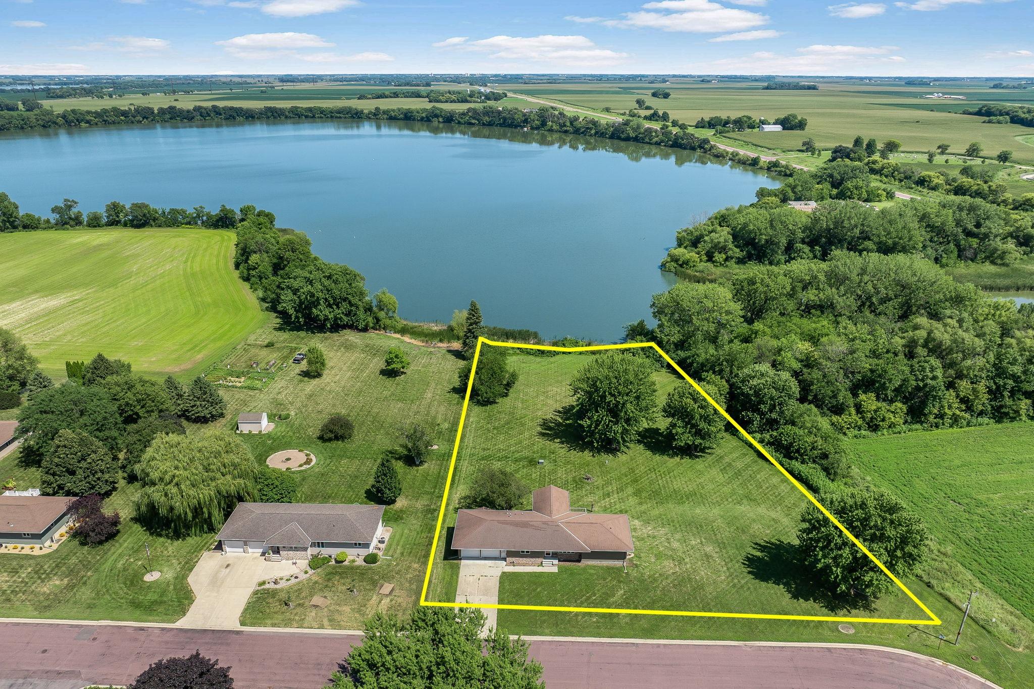 326 Fox Lake Avenue - Photo 3