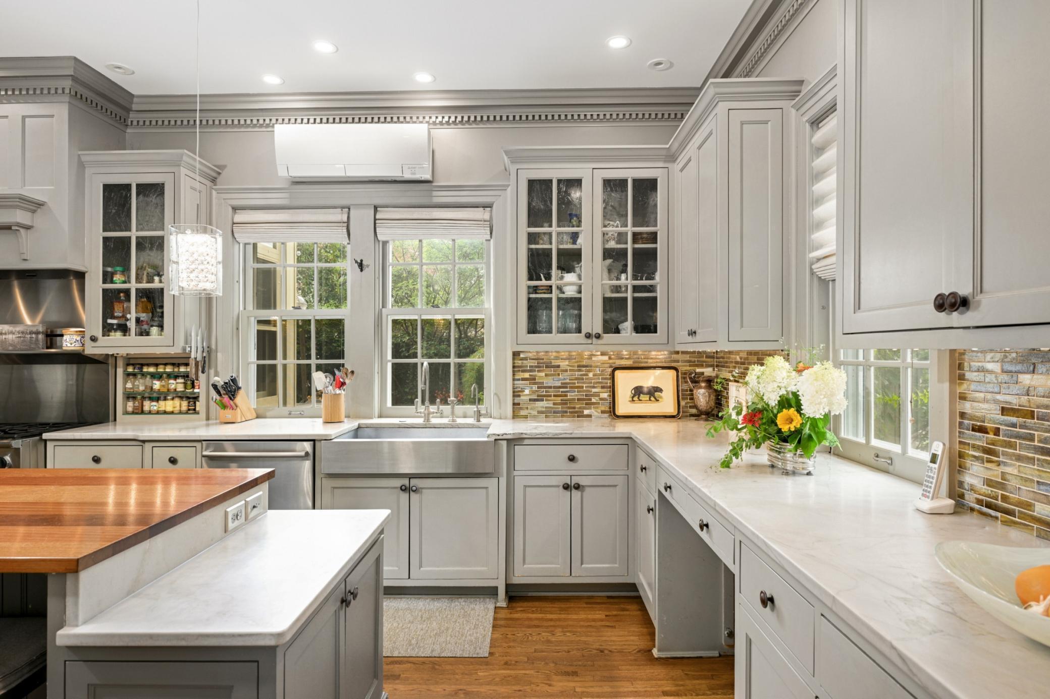 2400 Pillsbury Avenue S