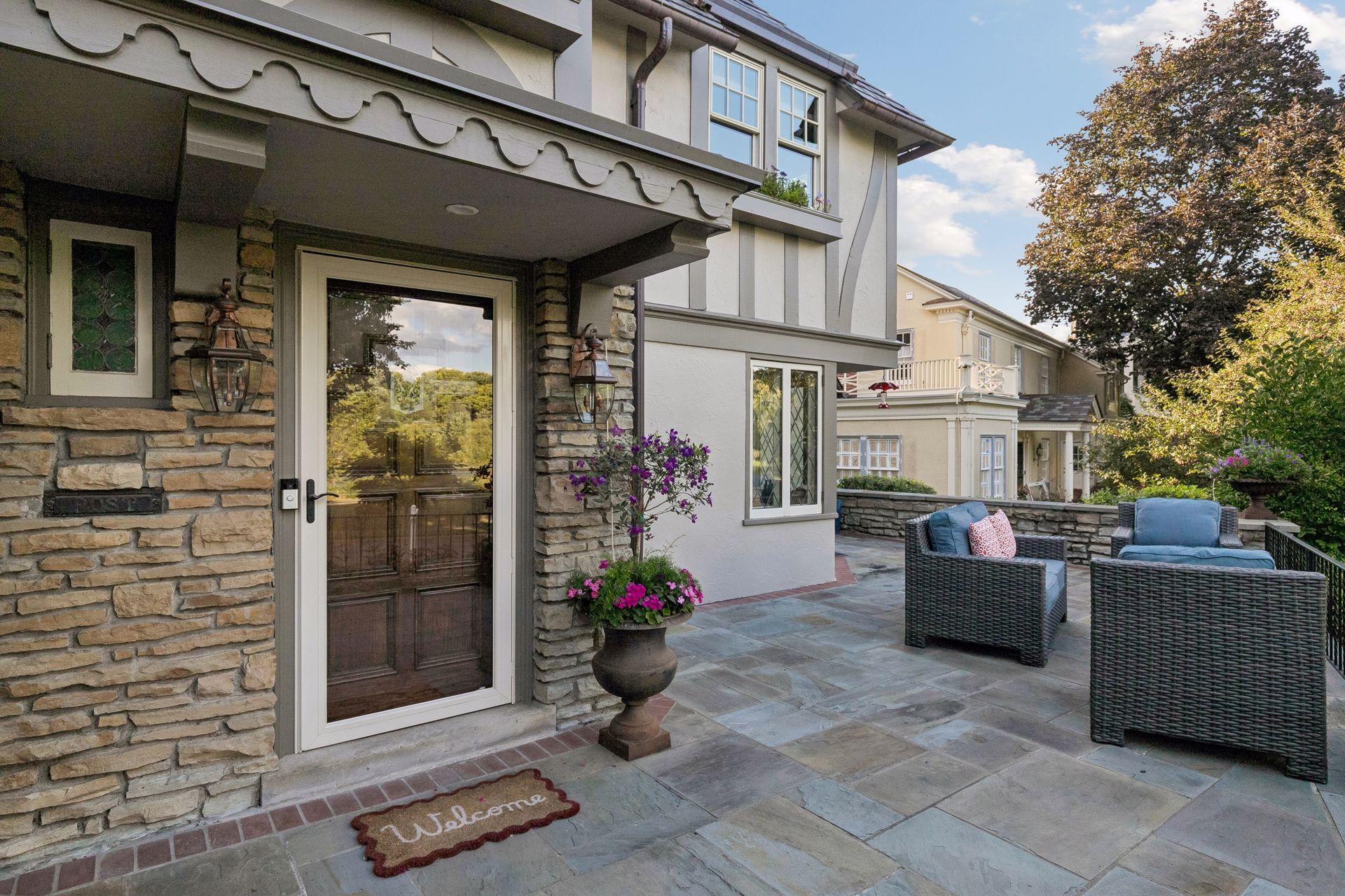 2116 W Lake Of The Isles Parkway