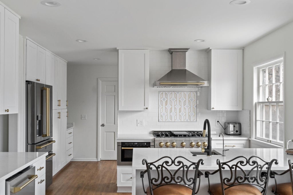 Photo of 355 Margaret Circle Cir, Wayzata, MN 55391 (MLS # 7158929)