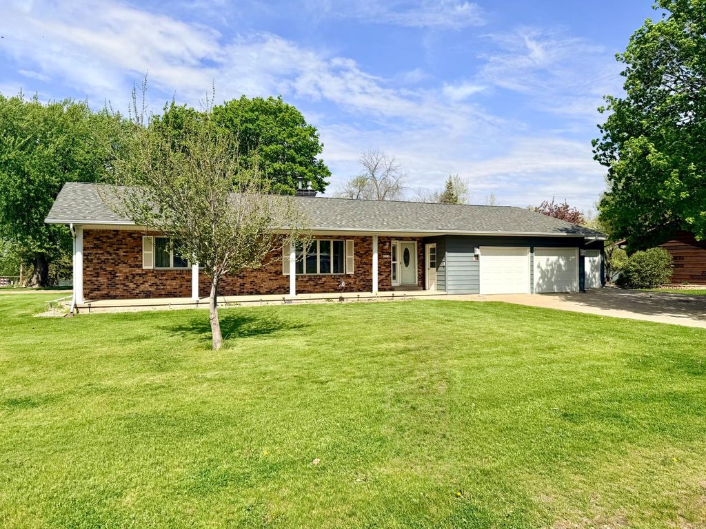 Photo of 615 Lake Avenue E, Fulda, MN 56131 (MLS # 7072432)