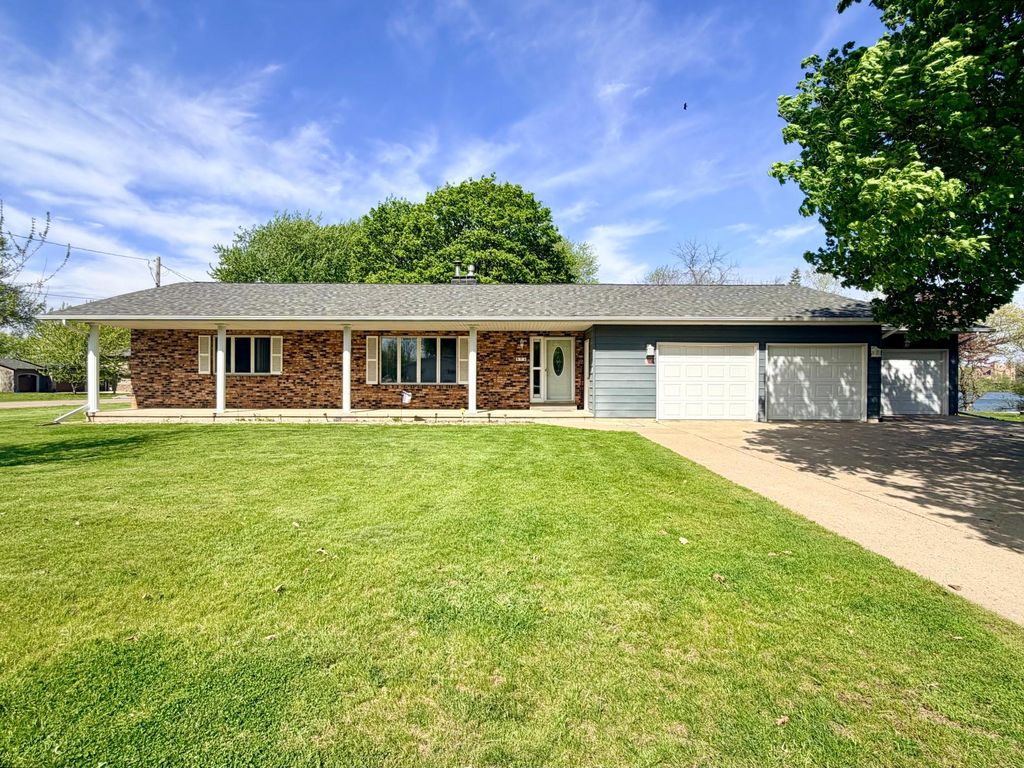 Photo of 615 Lake Avenue E, Fulda, MN 56131 (MLS # 7072432)