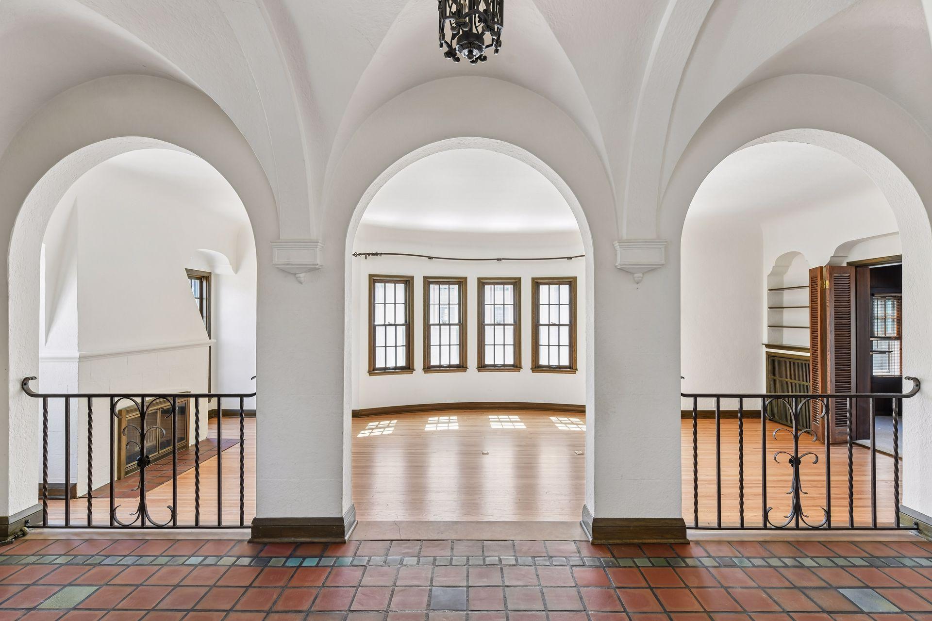 38 W Minnehaha Parkway