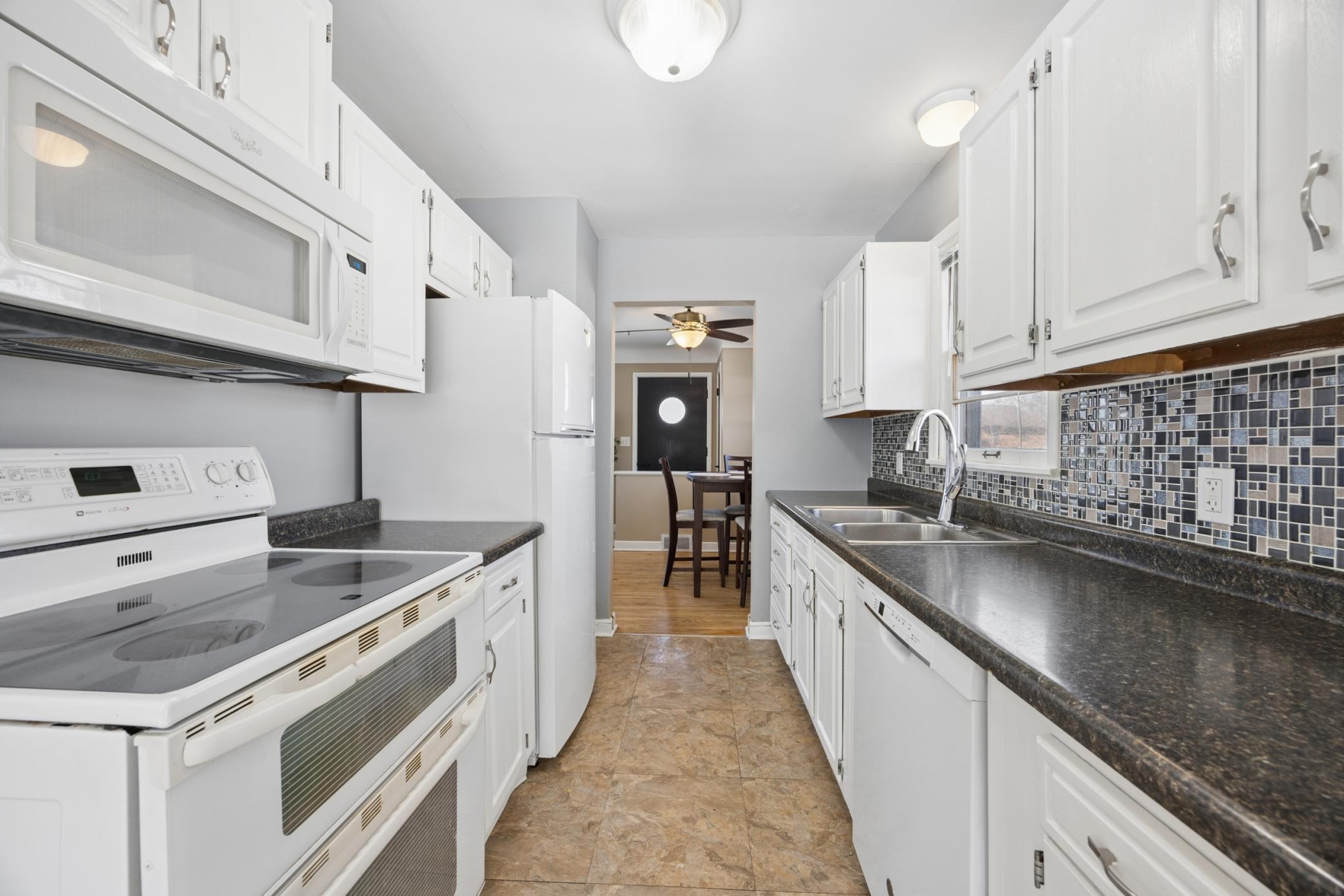 1206 Oakcrest Avenue