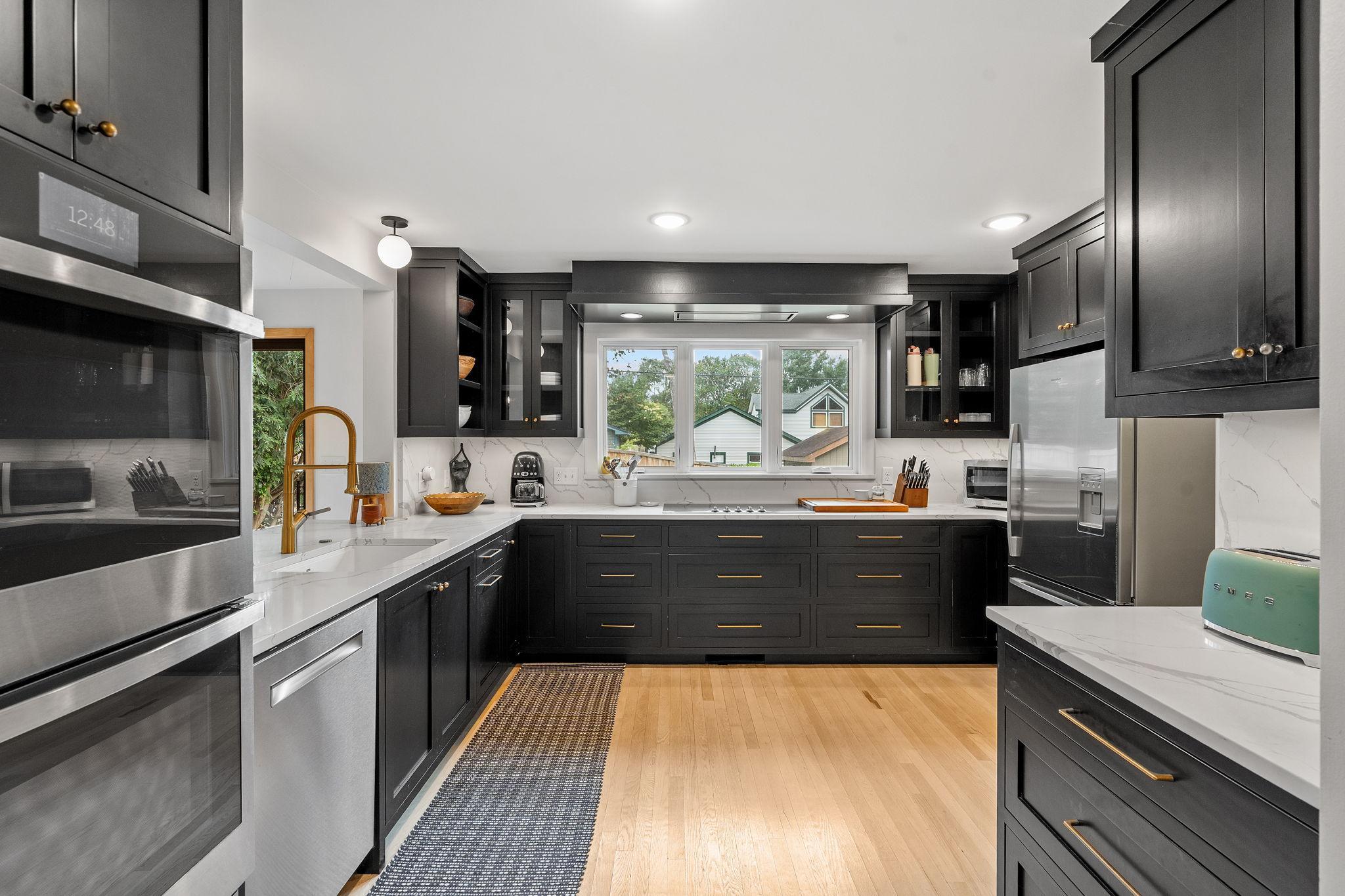620 Oak Street W