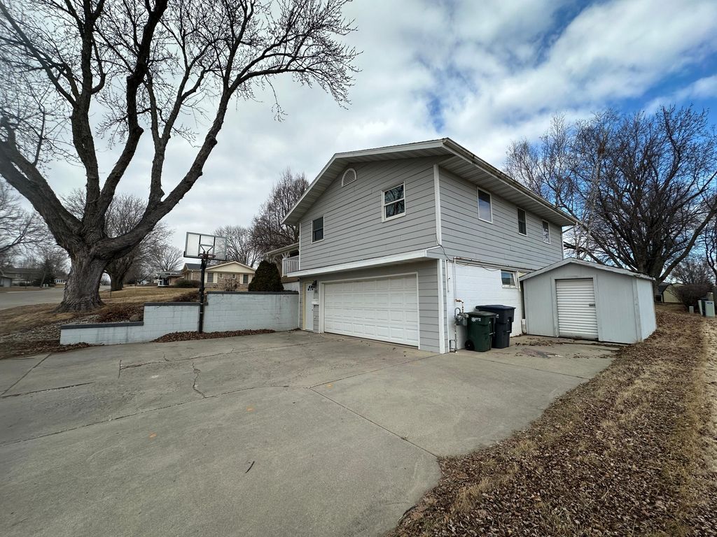 Photo of 101 E Virginia Street, Luverne, MN 56156 (MLS # 7023578)