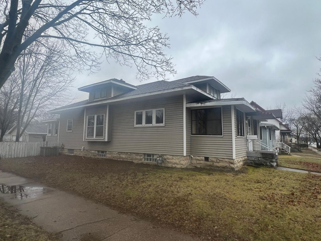 Photo of 1334 Jackson Street, La Crosse, WI 54601 (MLS # 7056109)
