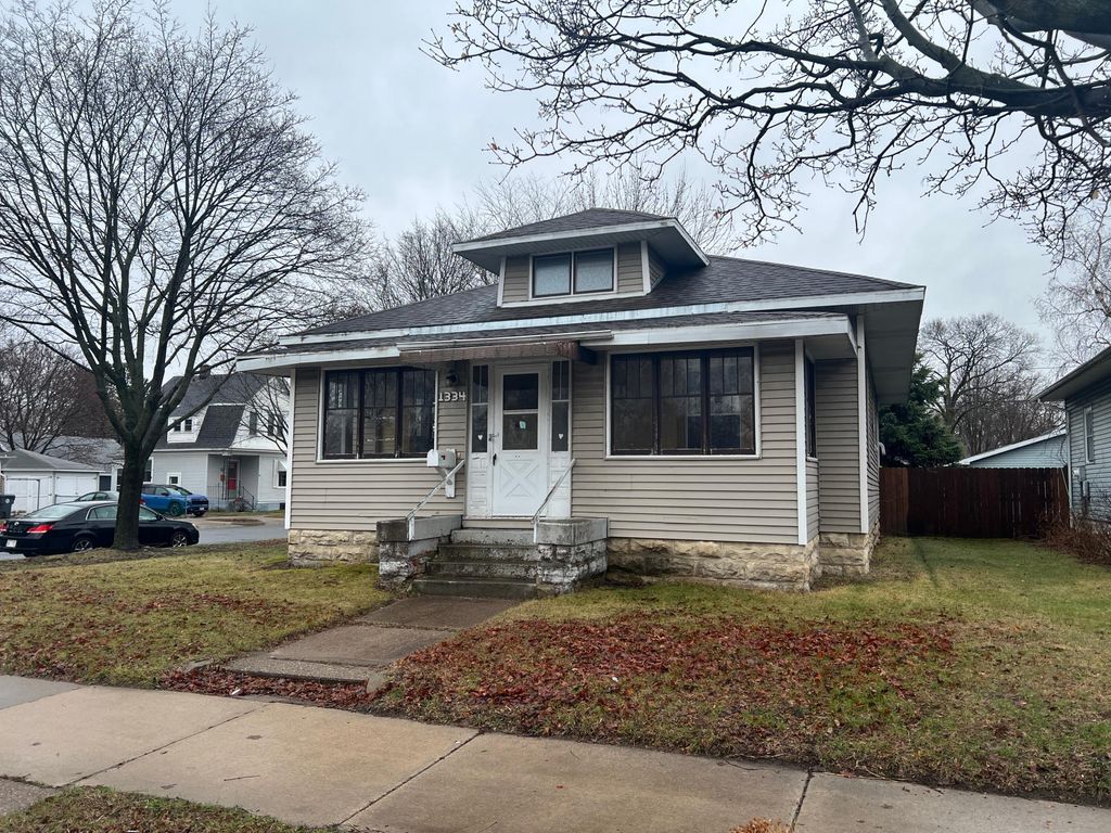 Photo of 1334 Jackson Street, La Crosse, WI 54601 (MLS # 7056109)