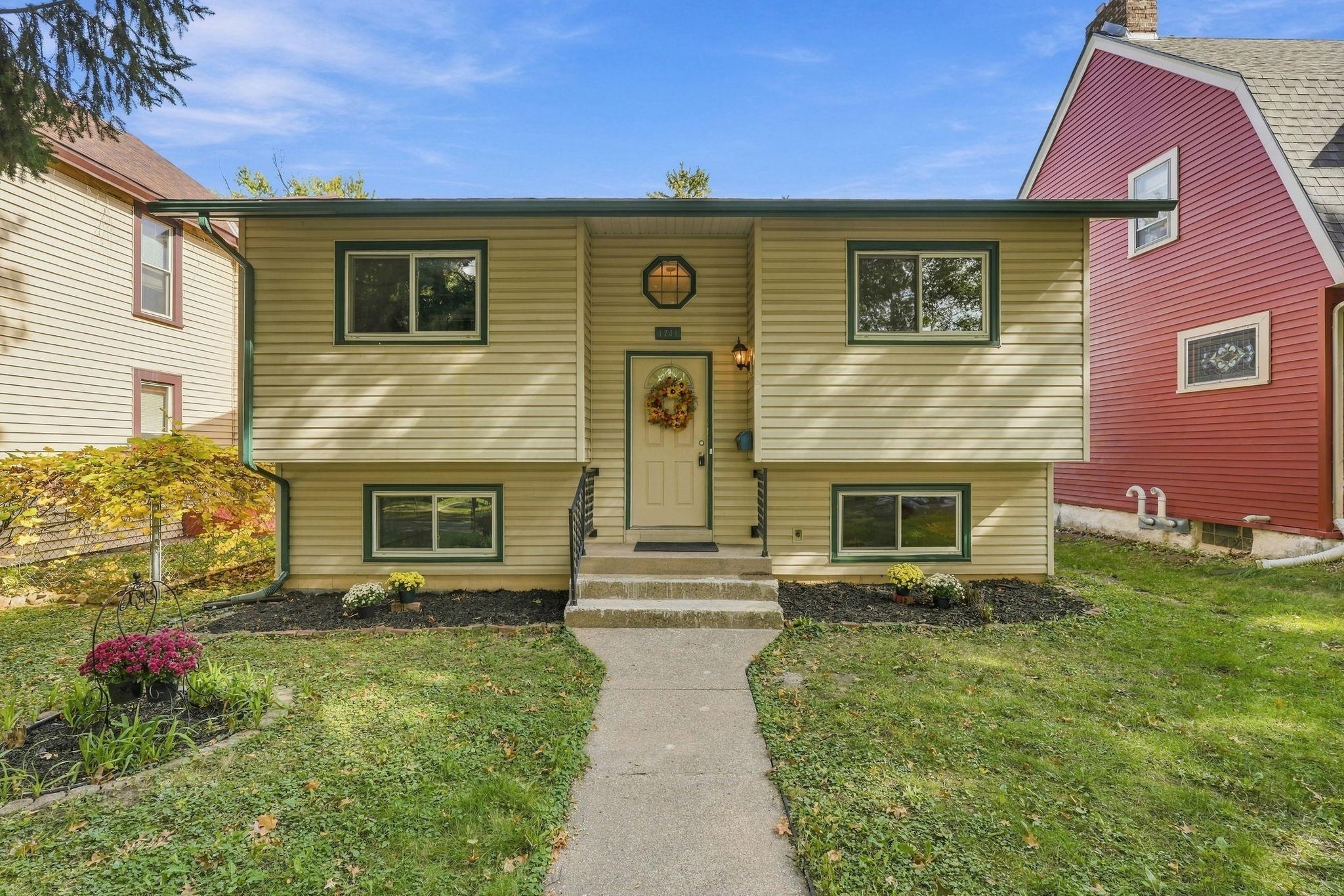 1741 Ames Place