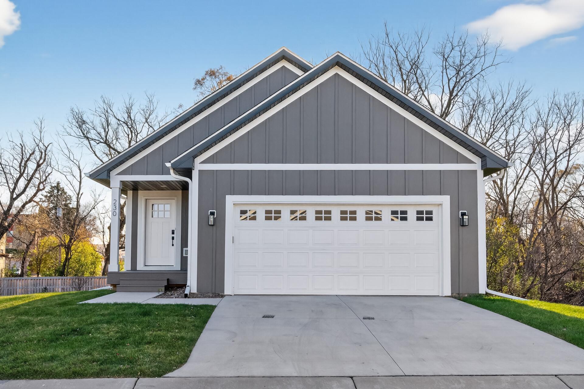 230 Mccarrons Place W